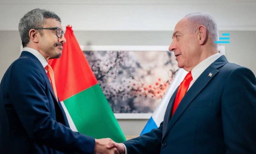 بلا شرف
اولاد زايد شياطين العرب يحاولون بكل الطرق اثبات ولائهم لاسرائيل وأمريكا من خلال كسر العزلة السياسية والدبلوماسية العالمية التي تعيشها إسرأئيل.. هذا اللقاء تم بعد كلمة النتن في الجمعية العامة للامم المتحدة وانسحاب كل اعضاء وفود الدول ولم يتبق الا دويلة الشر وقرية البحرين