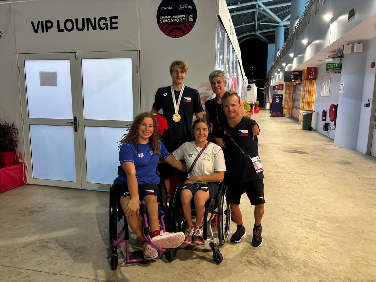 🇨🇿 Czech <a href="/Para_swimming/">Para Swimming</a> team brings home 11 medals from the World Championships! 🏅
7 for David Kratochvíl, including a world record in 400m freestyle S11. 👏 Congrats to Agáta Dokoupilová, Arnošt Petráček &amp; the whole team - an honor for us diplomats to witness! <a href="/CZAmbSingapore/">Dana Baschová</a>