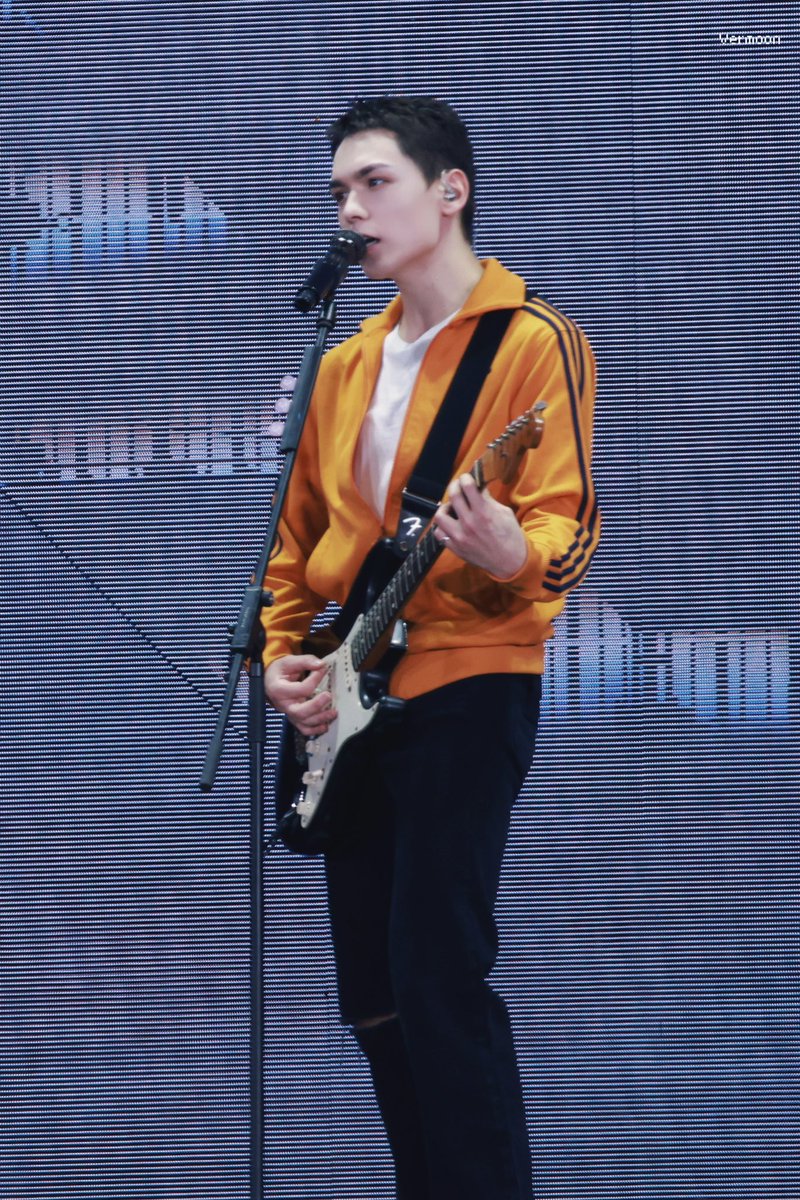 250928 NEW IN HONGKONG

🎸

#버논 #VERNON #최한솔 #バーノン　
#SEVENTEEN #세븐틴