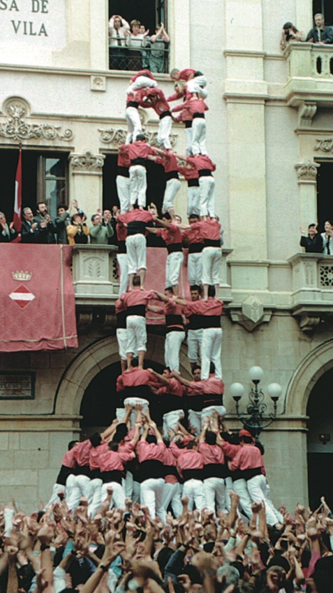 IsiIsidre's tweet image. El primer 5d9f descarregat  del S.XX és veia per la diada de Santa Úrsula de 1996 de la mà de la @collavella !!!Avui hem descarregat el 40è de l'època moderna a Lleida !!! Brutal 💪🔝
 #seguimsumant #castells