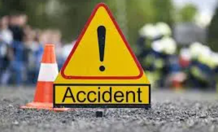 AbbTakk's tweet photo. Speedy car crashes into passenger coach killing Six, injuring several others in Vehari
https://t.co/vSMPTsI4YG
#Vehari #CarCrash #RoadAccident #PassengerCoach #TrafficAccident #BreakingNews #RoadSafety #AccidentUpdate #SixKilled #Injured #EmergencyResponse #PakistanNews #Abbtakk https://t.co/4IpEcHNtat