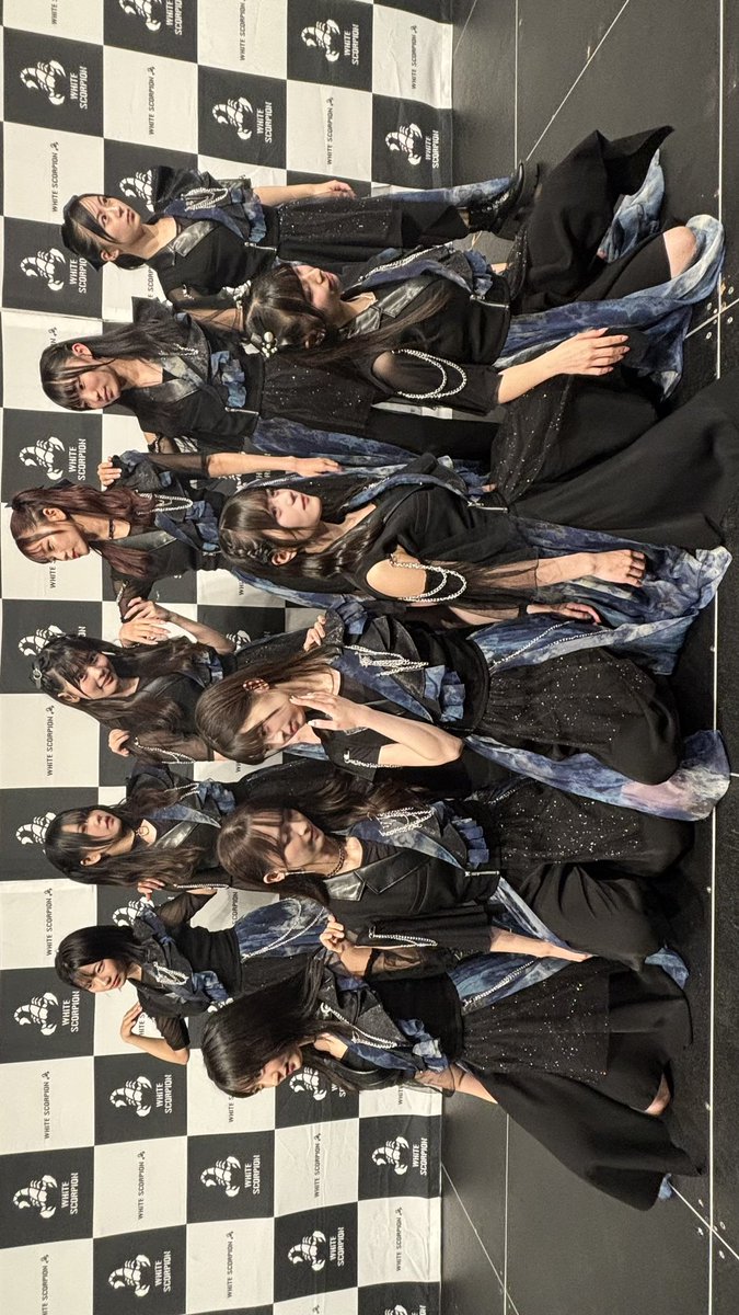 今回の全員ショットはSatis😃
『落書きだと 言われても 
  それで満足ならいい』
メンバーみんなOK!の２つ返事で、直ぐ各々ポジションに立ってくれました🎶
ありがとうございましたー😊✨✨
目線はカメラでなく、ダンプラ通りの目線で☝️
#WHITESCORPION
#ホワスピ
#Satisfactiongraffiti
<a href="/ACO_whsp/">ACO@12/13ワンマンライブ</a>