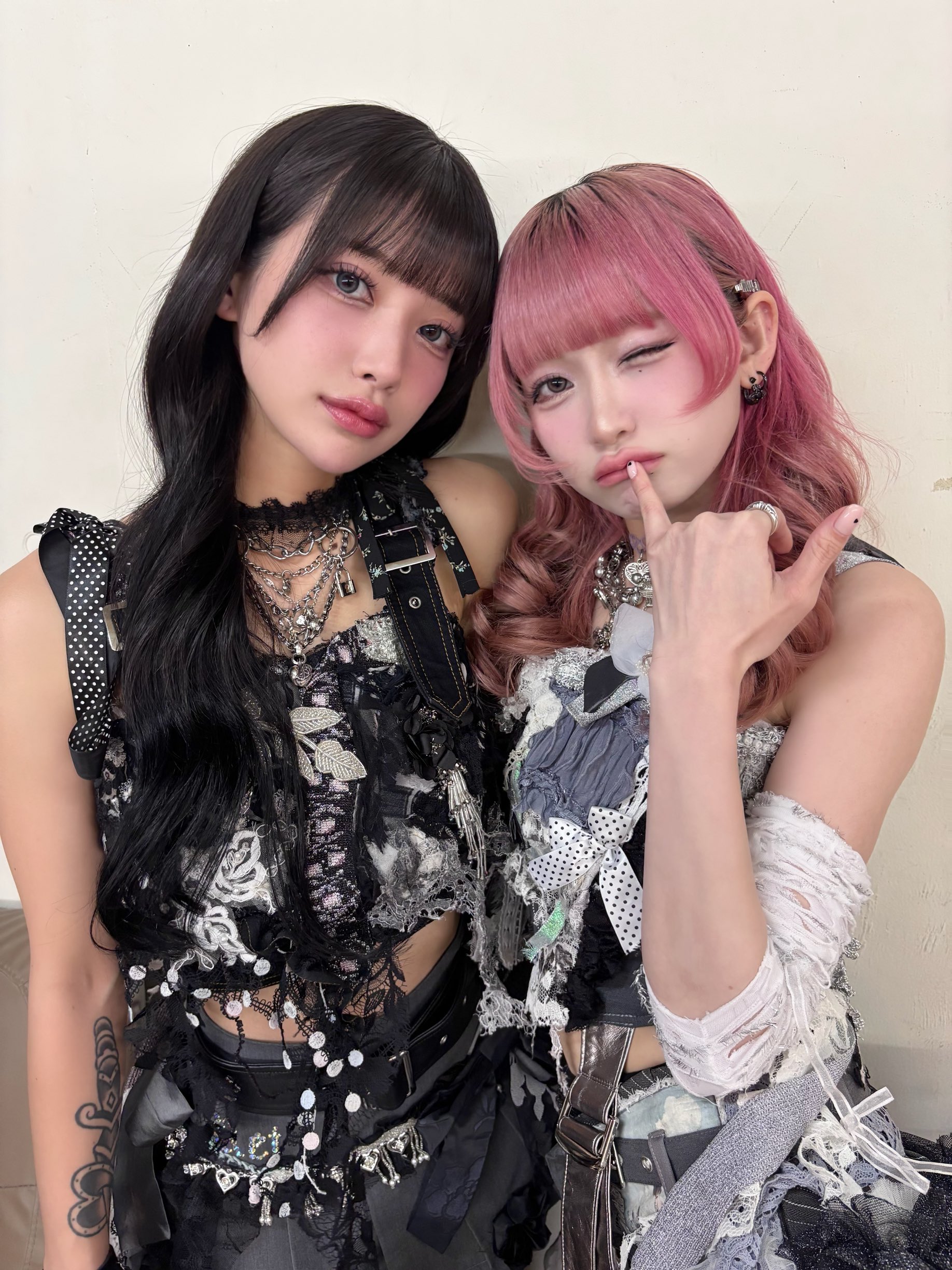 REIRIE FC限定LIVE 特典 直筆サイン入り生写真 黒宮れい　金子理江 REIRIE - 黒宮れい＆金子理江、新ユニットREIRIE始動「ずっと2人