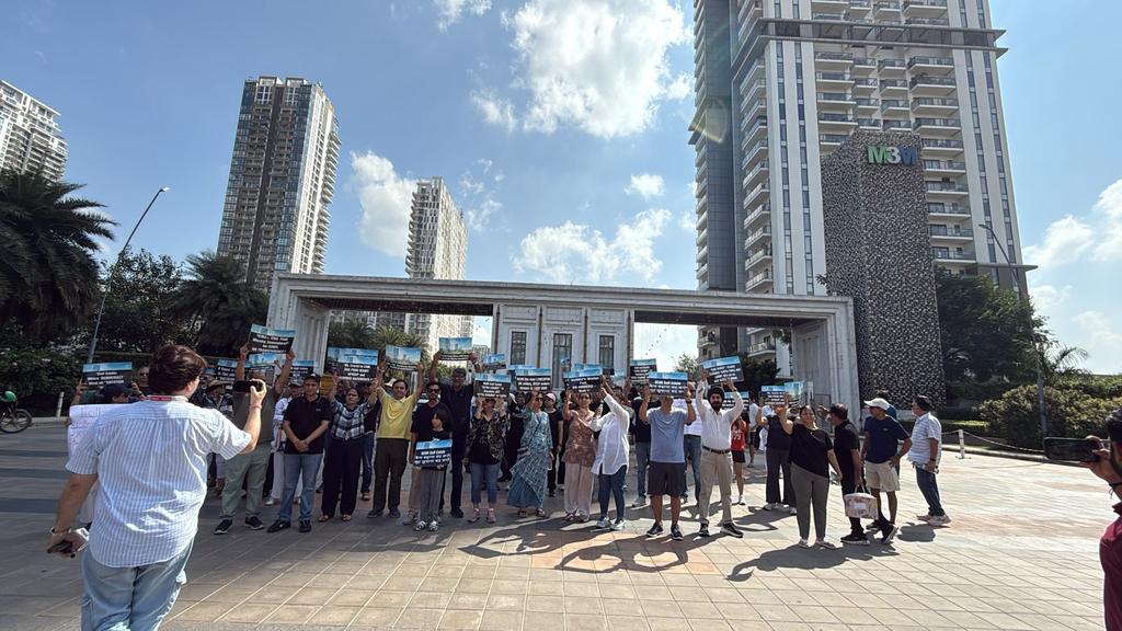 DEEPAKKAHUJA's tweet image. #Gurgaon #Protest
- M3M Golf Estate :- "Ultra Luxury in Brochure" ... But "Ultra Trauma in Reality".
- सेक्टर-65 स्थित एम3एम गोल्फ एस्टेट के निवासियों ने @M3MIndiaPvtLtd के खिलाफ प्रदर्शन किया। #M3M