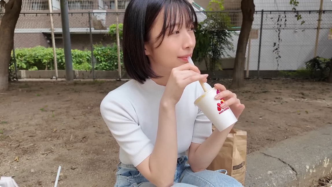 tk3torao2's tweet image. 公園の隅でネタ合わせしている芸人さんをガン見する安部若菜さん

youtu.be/Dmpxe_3HlUo?si…

#NMB48 #安部若菜
#わかぽん
#モスバーガー