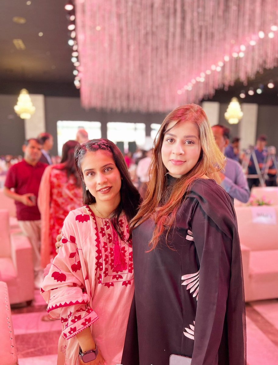 Aniqa Jamali (@aniqajamali30) on Twitter photo Met with the beautiful and brilliant <a href="/TehsinAbidi/">Syeda Tehseen Abidi</a> a beautiful soul 🩷🖤 Spokesperson for the #SindhGovernment ✨
a true embodiment of grace and intellect Met with the beautiful and brilliant <a href="/TehsinAbidi/">Syeda Tehseen Abidi</a> a beautiful soul 🩷🖤 Spokesperson for the #SindhGovernment ✨
a true embodiment of grace and intellect