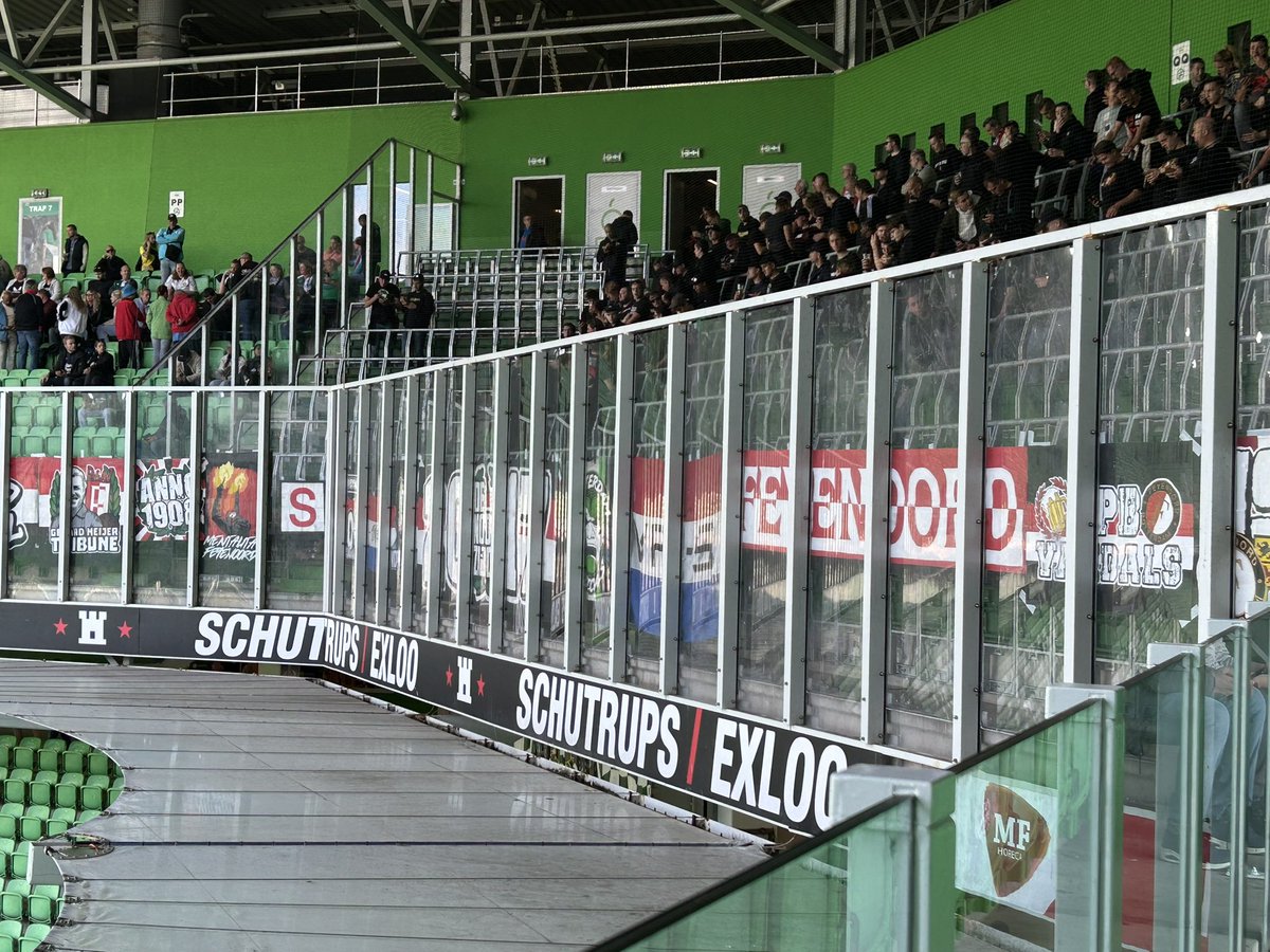 Je zou je hier toch bijna thuis gaan voelen…. 🙏🏻 Als we maar winnen vandaag, en dat wordt moeilijk genoeg. Kom op, Faaienooooooort ❤️💪🏻 #groFEY