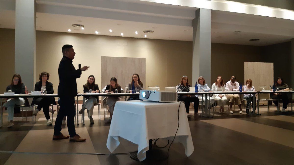 Lleno absoluto en el III Workshop #hemofilia no grave en #CLM con quien junto a <a href="/Sonia06317369/">Sonia</a> tuve el placer de coordinar, con el aval de <a href="/scmHematologia/">Sociedad CLM de Hematología y Hemoterapia</a> y con el auspicio de <a href="/CSLBehring/">CSL Behring</a> gracias a todos! <a href="/SETH__Oficial/">SETH Trombosis y Hemostasia</a> <a href="/sehh_es/">@sehh_es</a> <a href="/SEHHJoven/">SEHH Joven</a> <a href="/isth/">ISTH</a> <a href="/fedhemo/">FEDHEMO - Hemofilia</a> <a href="/wfhemophilia/">WFH</a> #SomosSETH