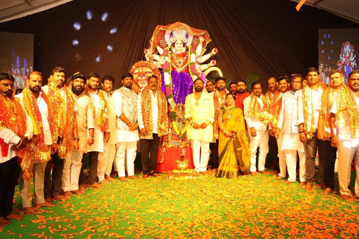 aerupula123's tweet photo. దేవి శరన్నవరాత్రి ఉత్సవాల్లో శ్రీ దుర్గాదేవి  జాగారణ.. @ManaManikonda @PrakashGoudMLA https://t.co/KOkZtLlGvQ