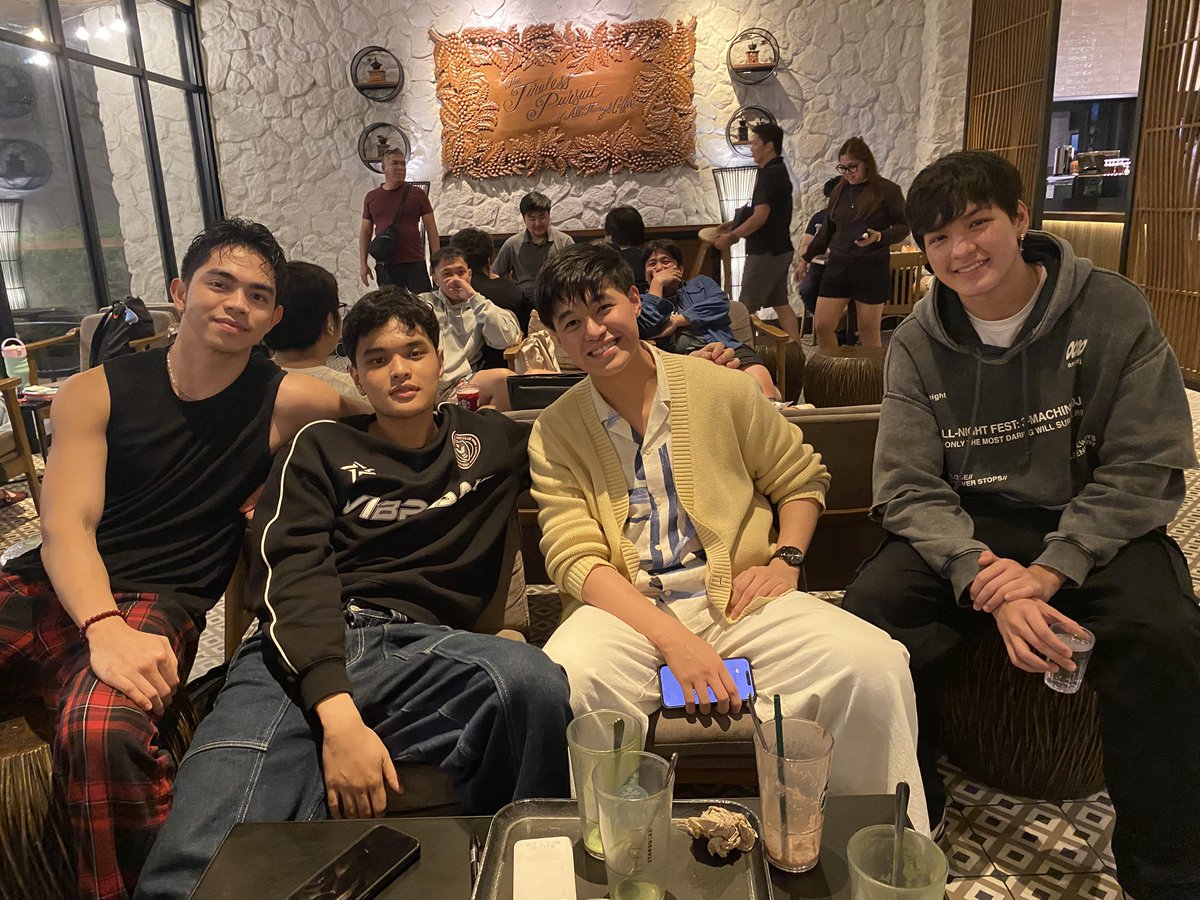 JPexclusive24's tweet photo. Brothers https://t.co/TW8hIrOgja