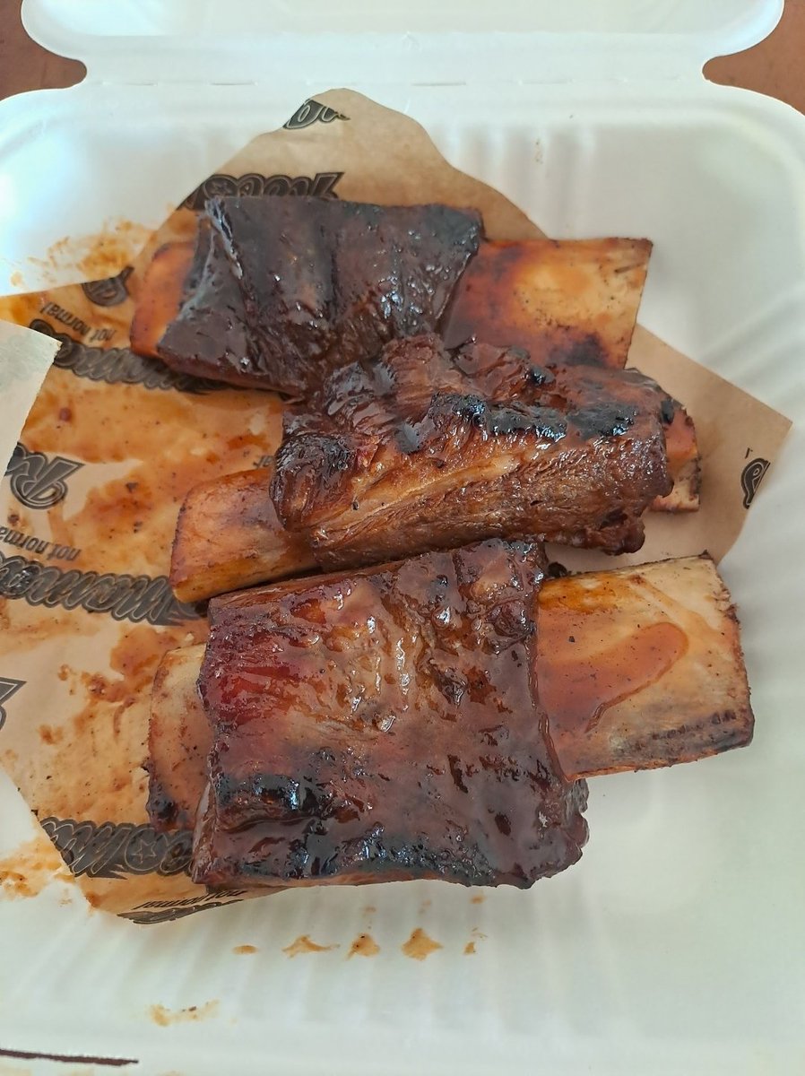 Google photos reminding me that last year i ordered ribs from Rocomamas for $23 and received these 3 huge ass bones. Never again!!🤣🤬