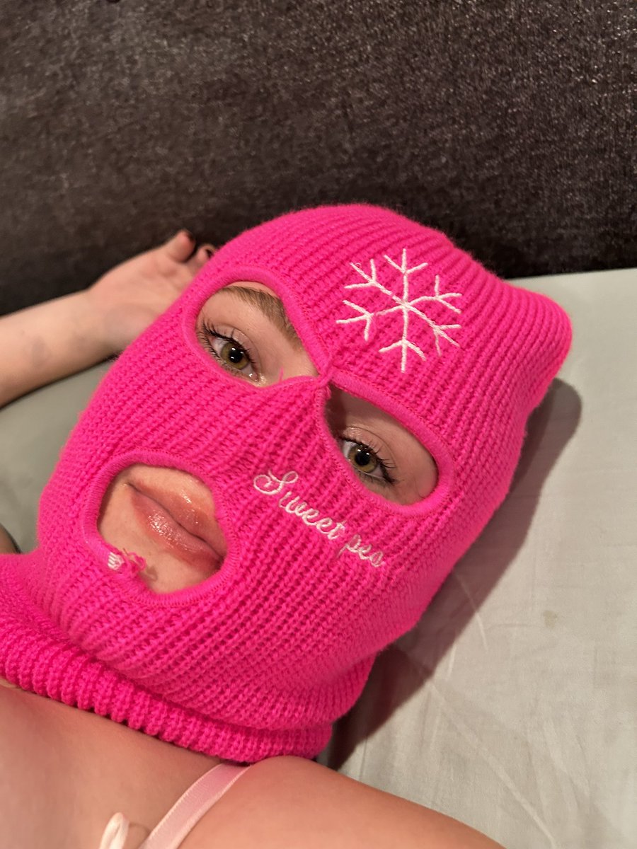 Sweetpeaa39's tweet photo. Hey guys, I’m new here. This is my main account, please drop me a follow ☺️❄️ https://t.co/DqxN7hwYxE