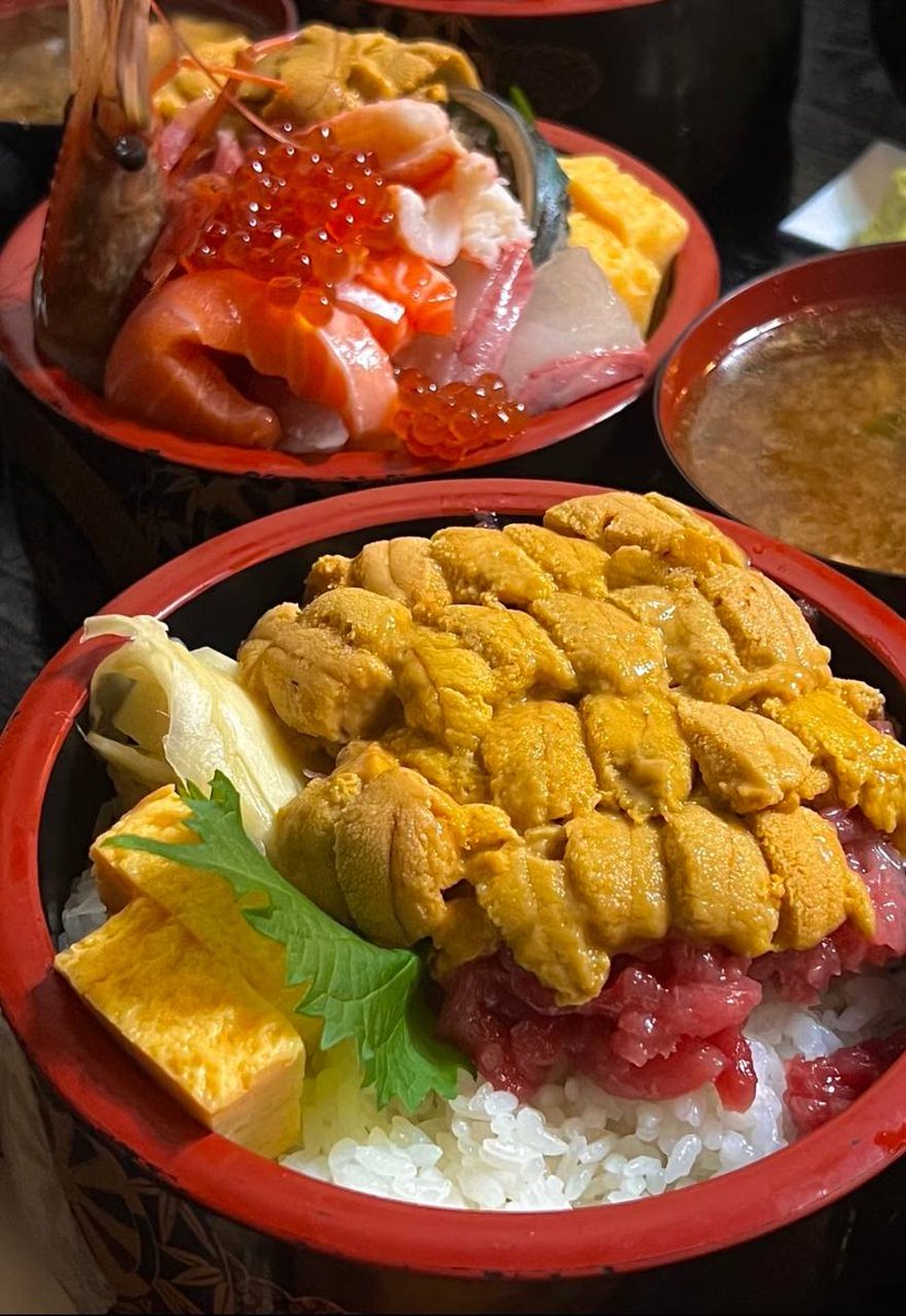stavra_kas's tweet photo. 今日はみんな走り疲れたね。夜は同じ大きさの刺身を囲んで。明日からまた仕事が始まる。乾杯。これからもっと良くなるように。一緒に頑張ろうね。 https://t.co/mT0WCugwhX