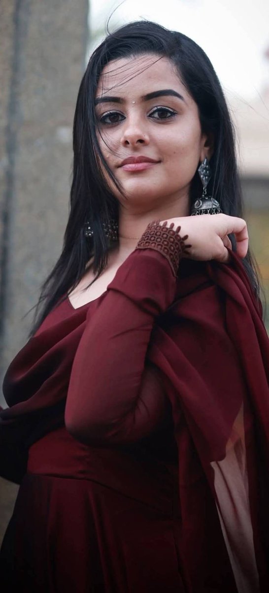 #जरूरतें और #नींद ……
ज़िन्दगी में कभी पूरी नहीं होती…