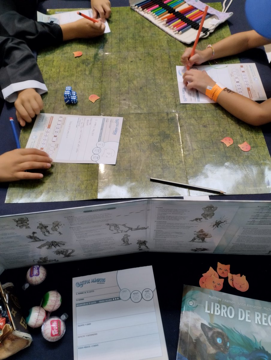 Segundo día de <a href="/Mangafest/">Mangafest</a>. <a href="/tuitsdegabriel/">Gabriel Cabrera</a> narra Gatitos Mágicos ¡Al rescate! De <a href="/Nosolorol/">Nosolorol</a>. Una partida basada en Kpop Demon Hunters. #LoDelRol