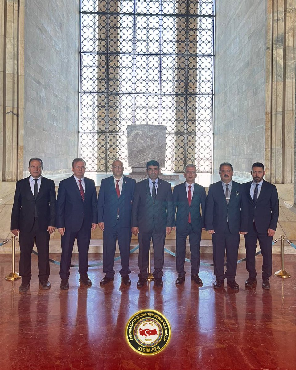 sesim_sen's tweet photo. SESİM-SEN’den Anıtkabir Ziyareti

SESİM-SEN
Yeni ismiyle, yeni logosuyla…

Kuruluşunun ardından ilk anlamlı adımını atan SESİM-SEN Yönetim Kurulu, Cumhuriyetimizin kurucusu Gazi Mustafa Kemal Atatürk’ün ebedî istirahatgâhı Anıtkabir’i ziyaret etmiştir. https://t.co/ks8utzyfGq