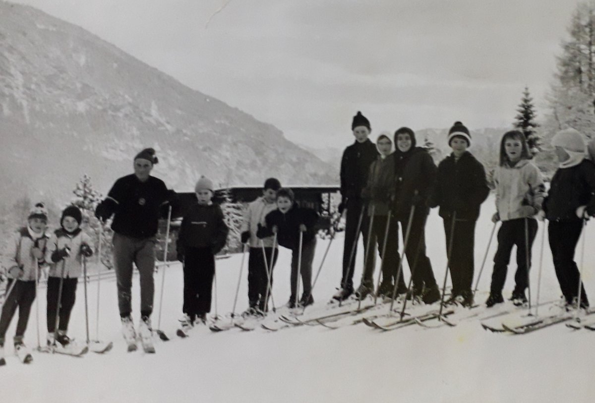 PosyHill1's tweet photo. #AlphabetChallenge #WeekMforMemories
Rebel without a hat 😆
Flims, Switzerland 1962 https://t.co/jfdMhCU6sN