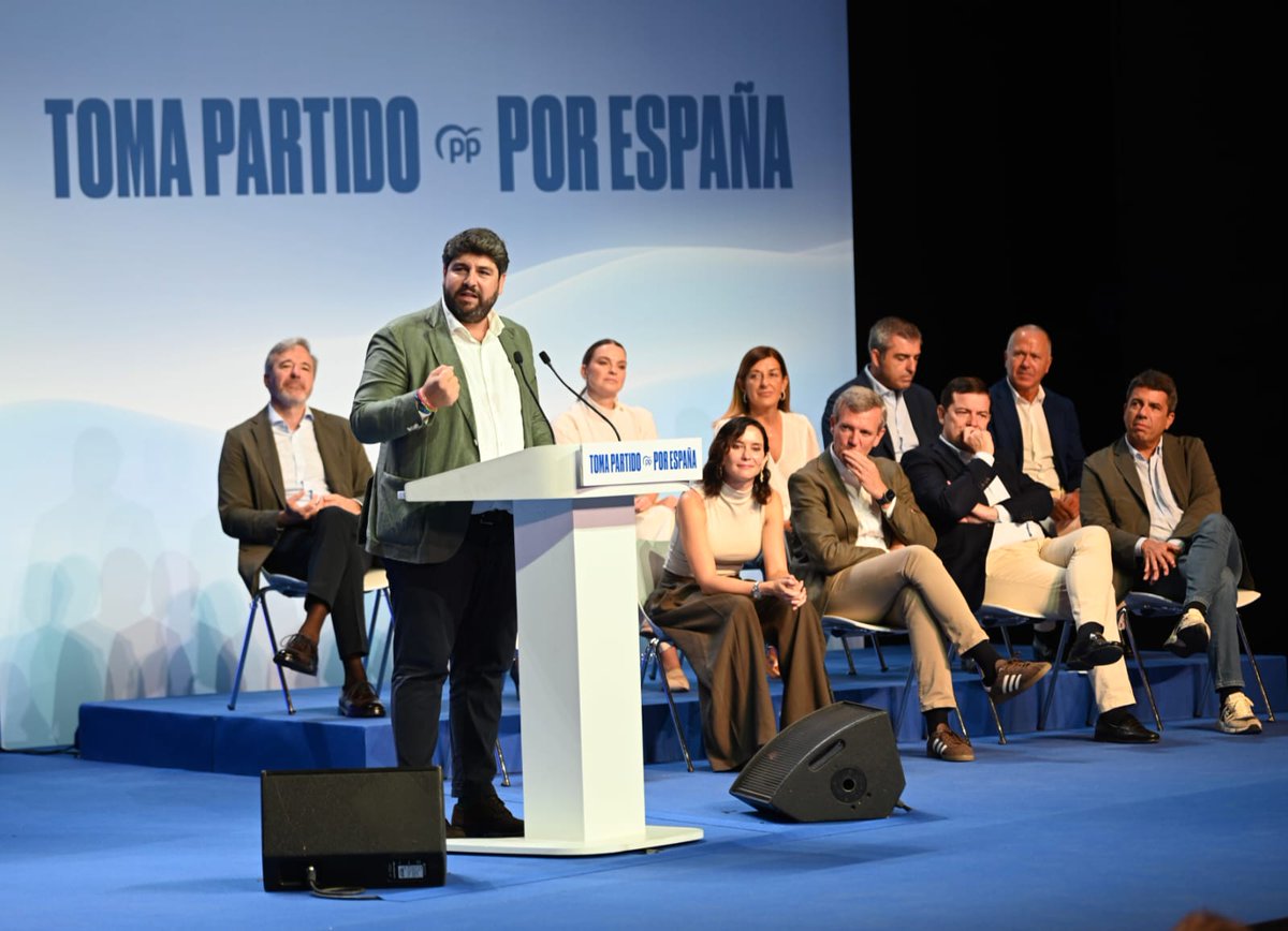 PPRMurcia's tweet photo. 🔵 Frente al desastre del Gobierno de Sánchez, el @ppopular demuestra donde gobierna que otra política, centrada en las personas, es posible

🔵 España tiene solución, que pasa por votar a @NunezFeijoo: si viene Feijóo, se va Sánchez y se van el desgobierno y la corrupción https://t.co/1GaVUcUYaf