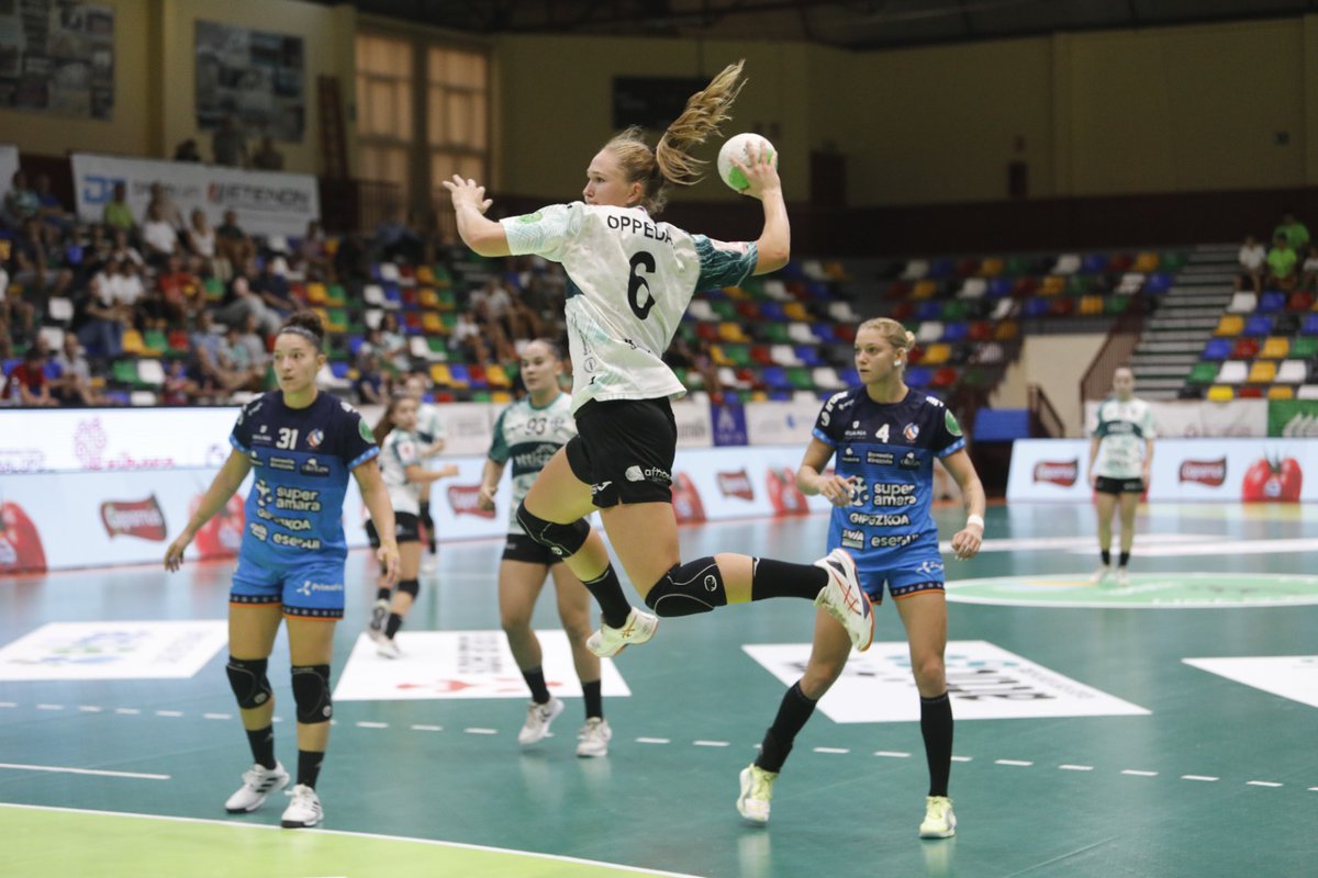 ¡Magnífica victoria del <a href="/cbm_elche/">Atticgo Balonmano Elche</a> en casa ante el HC DAC Dunajská Streda! El conjunto ilicitano se hace un amplio colchón de 10 goles de cara al partido de vuelta de la próxima semana en Eslovaquia, en la Ronda 2 de la #EHFEC.