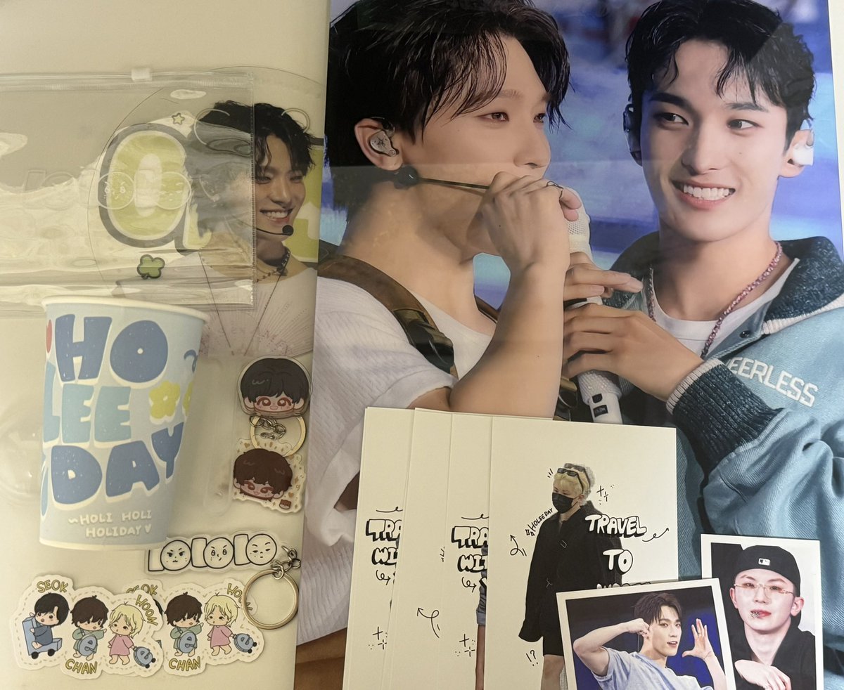 #이형제의_손을_잡고_어디든지_GO_GO
#HoLEEday

카페 갔는데 너무 이쁘고 귀엽고 아기자기해서
맘에들고…!! 럭드했는데 1등이 나와서..!! 굿즈도 많이 주시고!! 너무 좋았습니다☺️☺️🫶🏻🫶🏻