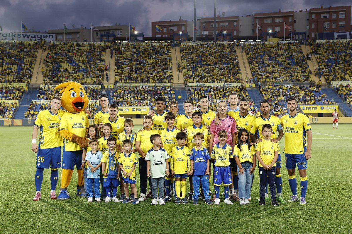 🫶🏽😍 ¡Nuestra foto favorita de #LasPalmasAlmería! 

🧒🏽👧🏽 ¿Quieres que tu hijo/a esté presente en el próximo XI inicial? 
👉🏽 udlaspalmas.es/tufotoconlaud 

#DISAFÍO #LaUniónHaceLasPalmas #SeremosMásUnión <a href="/UDLP_Fundacion/">UDLP Fundación</a>