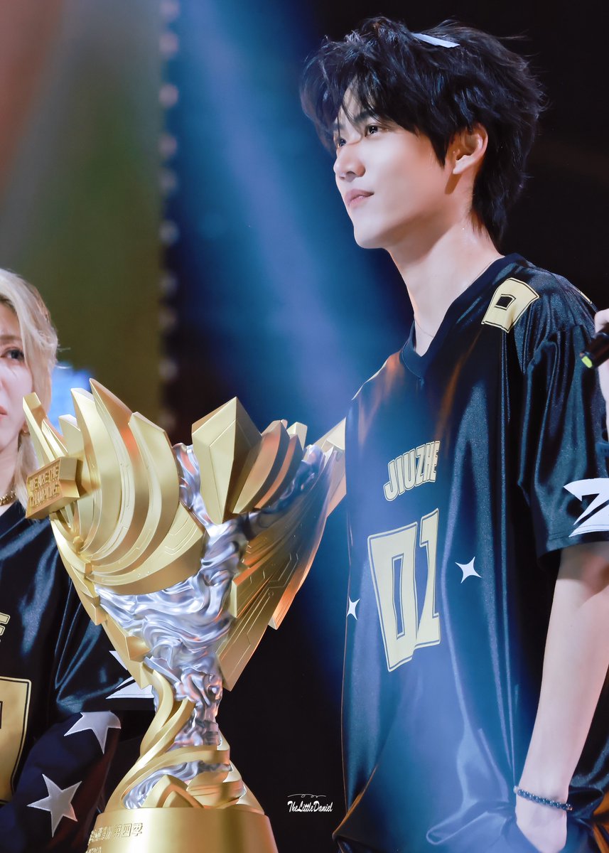 TheLittleDanie1's tweet image. 250927 战至巅峰4 
congratulation FMVP 👏🏻👏🏻👏🏻 

#zhoukeyu #danielzhoukeyu #周柯宇
 #저우커위 #โจวเคออวี่ #ジョウ・クーユ