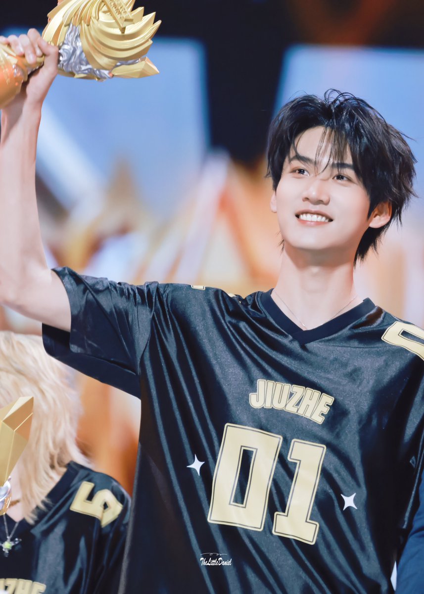 TheLittleDanie1's tweet image. 250927 战至巅峰4 
congratulation FMVP 👏🏻👏🏻👏🏻 

#zhoukeyu #danielzhoukeyu #周柯宇
 #저우커위 #โจวเคออวี่ #ジョウ・クーユ