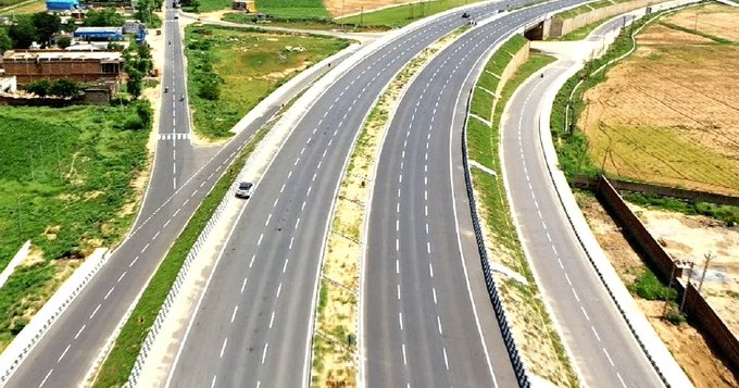 BharatKiNews_'s tweet photo. 🚨 UP Cabinet Approves Mega Expressway 🛣️
Rs 7,488 Cr Greenfield Expressway to link Agra-Lucknow & Ganga corridors via Farrukhabad 🇮🇳
#UPExpressway #Infrastructure #AgraLucknow #GreenfieldProject #Development #BreakingNews https://t.co/jzkDM3iFS3