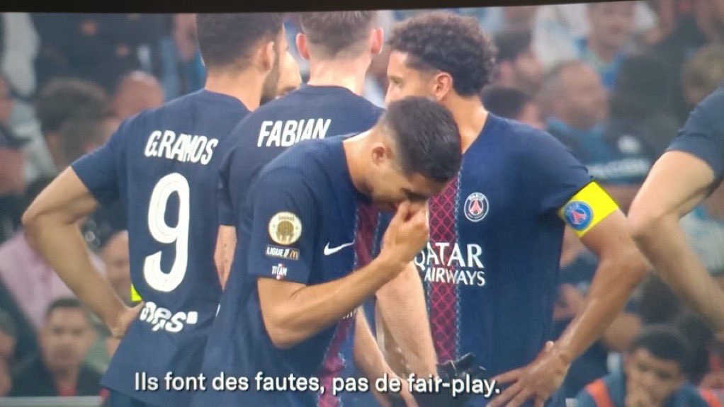 Teo2_data's tweet image. « Oh les méchants adversaires qui font des fautes et qui font du pressing ».Ça en dit long sur leurs habitudes avec le corps arbitral et les autres adversaires. Ça permet aussi de se demander si l’arbitre aurait fait les choses différemment sans micro.. et ca c’est flippant.