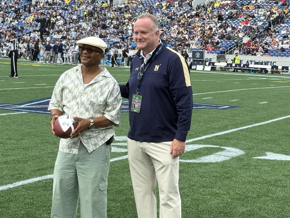 MKellyUSNA's tweet image. Another amazing Football Saturday in Annapolis! @NavyFB marches on to another 4-0 start—first time program has done that in back-to-back years since 1978-79. We were able to salute our local teachers as part of @CFBPlayoff Extra Yard for Teachers initiative and to thank our…