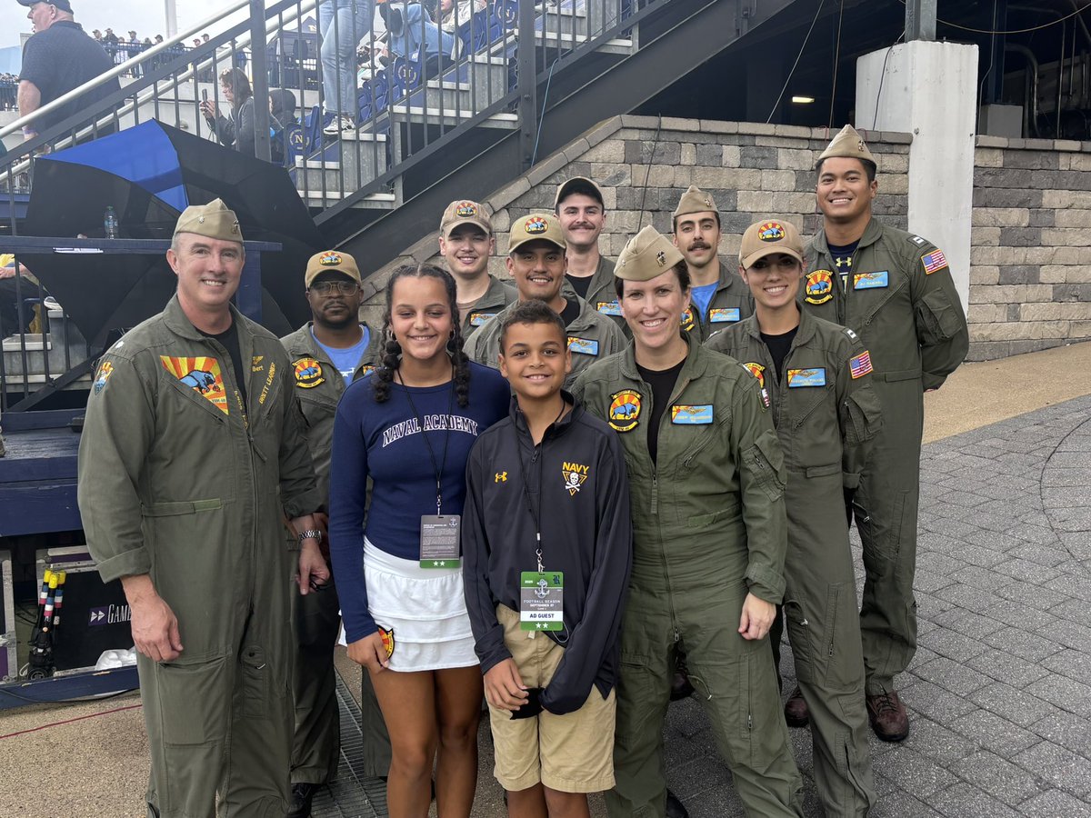 MKellyUSNA's tweet image. Another amazing Football Saturday in Annapolis! @NavyFB marches on to another 4-0 start—first time program has done that in back-to-back years since 1978-79. We were able to salute our local teachers as part of @CFBPlayoff Extra Yard for Teachers initiative and to thank our…