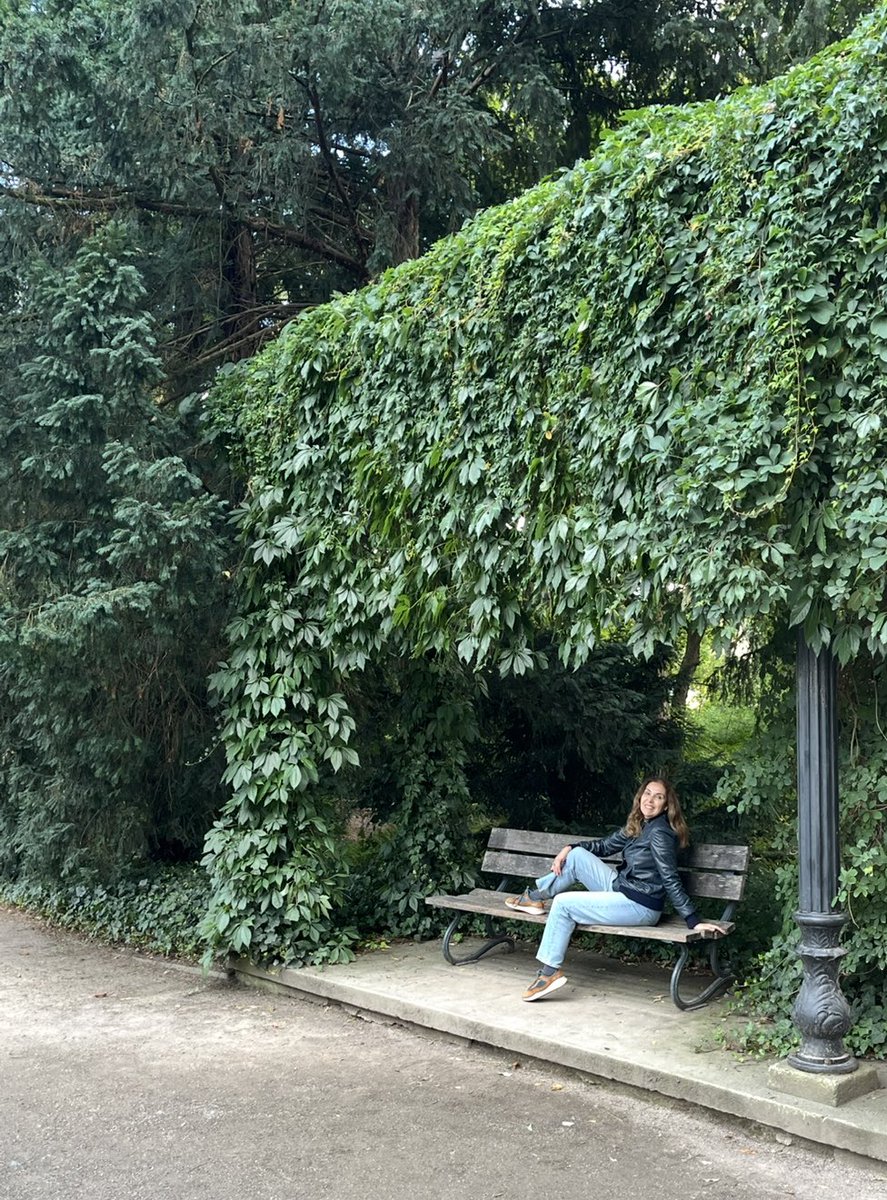 •Gölgesinde asla oturamayacağını bilerek ağaçlar diken bir insan, en azından yaşamın anlamını çözmeye başlamıştır.   

(Köln -Flora /Botanik Bahçeleri)