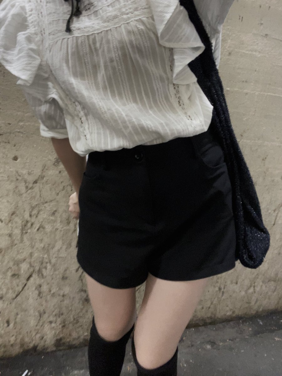 「チェンソーマン レゼ篇」見に行きました
映画が公開されるのずっと楽しみにしてたので、テンション上がっちゃってお家にあったものでレゼちゃんの概念コーデして行ってきました
映画はもう最高で画面からずっと目を話せなかったですいい時間だった🙌🏻