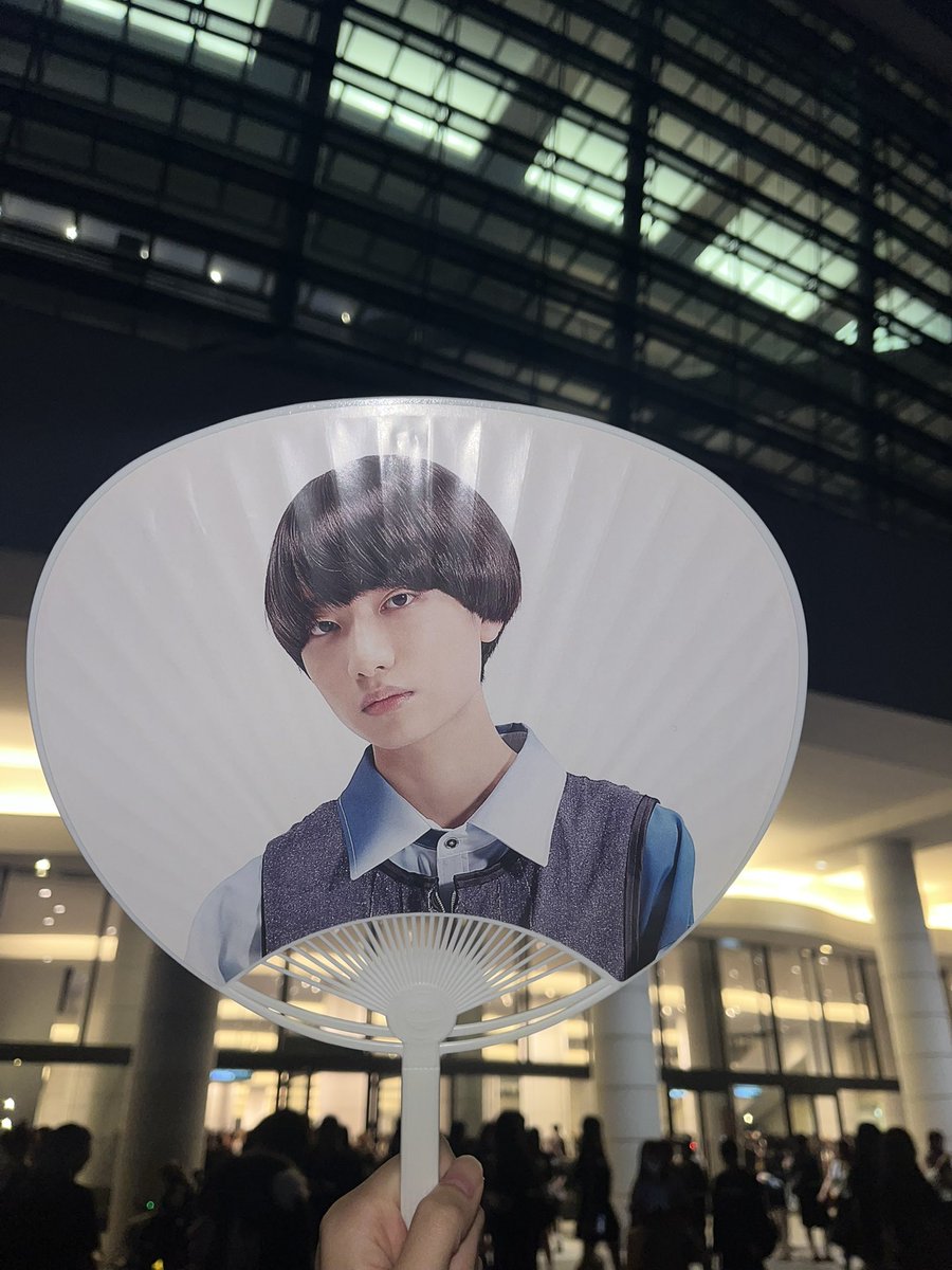 初めて行った現場で初めてゲットしたグッズ
パシ横と撮りたくて持ってきた
らっくん大きくなったねー🥲