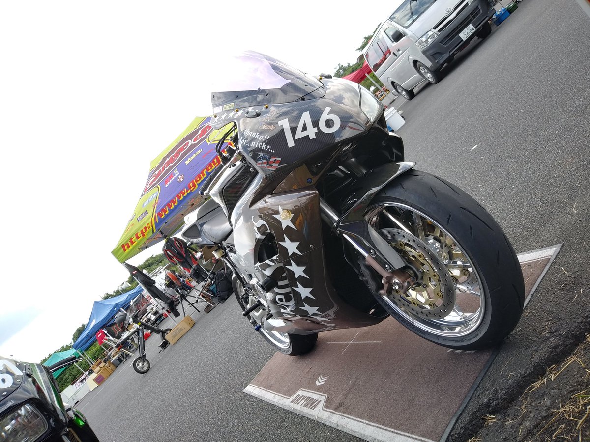 kiyopi_type_rr's tweet photo. MotoGP日本グランプリ、ツインリンクもてぎが盛り上がっていたと思いますが
そんな近所の城里町ではJDSTER第３戦が開催されました
バーンナウトでエンストこいたりフロント浮いてビビるわ後輪暴れて戸惑うわでダメダメでしたが久々の400メートルは楽しかったです🏍️
#jdstar
#城里町 https://t.co/p9w3CTn0wq