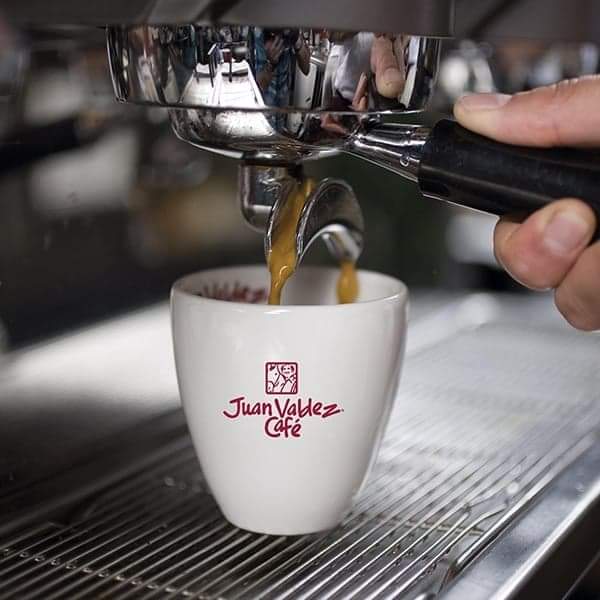 En las mañanas disfrutar del aroma de un buen café ☕.