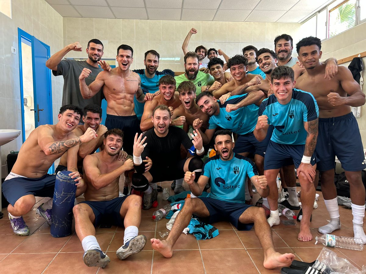 CD_Algar's tweet image. ¡FINAAAAAAAAAL EN ABARÁN!

Abarán CF 2-3 CD Algar 

Remontada de mucho oficio para sumar 3 puntazos en un campo complicadísimo. Tantos de Nono, Luis y Rubén.

¡Que victoria de 𝐄𝐐𝐔𝐈𝐏𝐎!