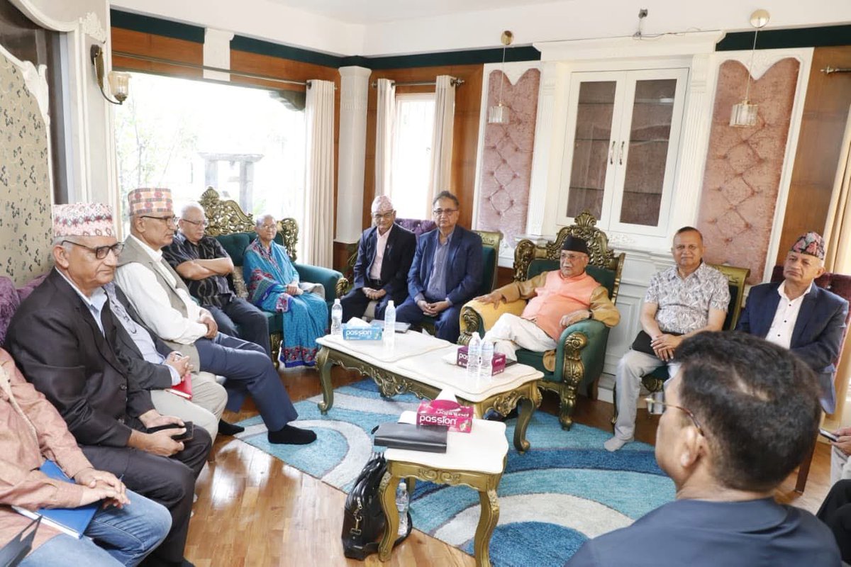 ओली र अष्टलक्ष्मीको कुर्सी सेम रहेछ भनेपछि आलोचनाको खासै औचित्य चाहिँ रहेन !