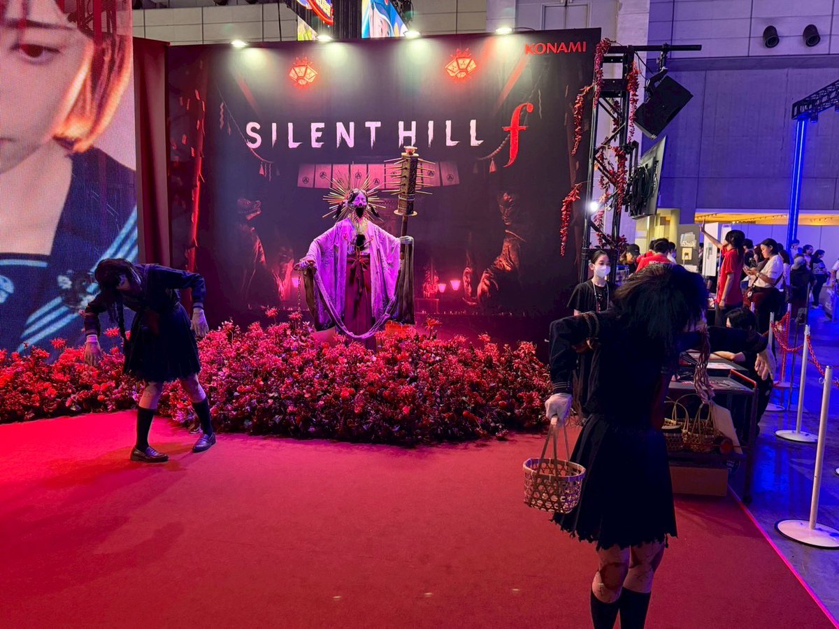 hirochiyo_'s tweet photo. TGS2025最高でした。
個人的にはデスストのコスプレをしている集団の方々と沢山話せたのが嬉しかった…
コジプロブースで偶然教えてくださった星夜さん @Starry_night11  手作りには到底思えない衣装と優しい話し方がレイニー本人かって程で感銘を受けました！
来年も行こっと。 https://t.co/YLCLfBvjTc