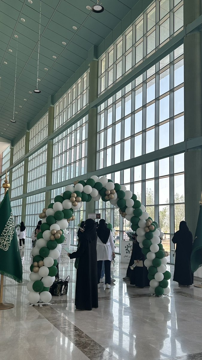 عشوائيات اول يوم وطني بالجامعة 🤍🇸🇦