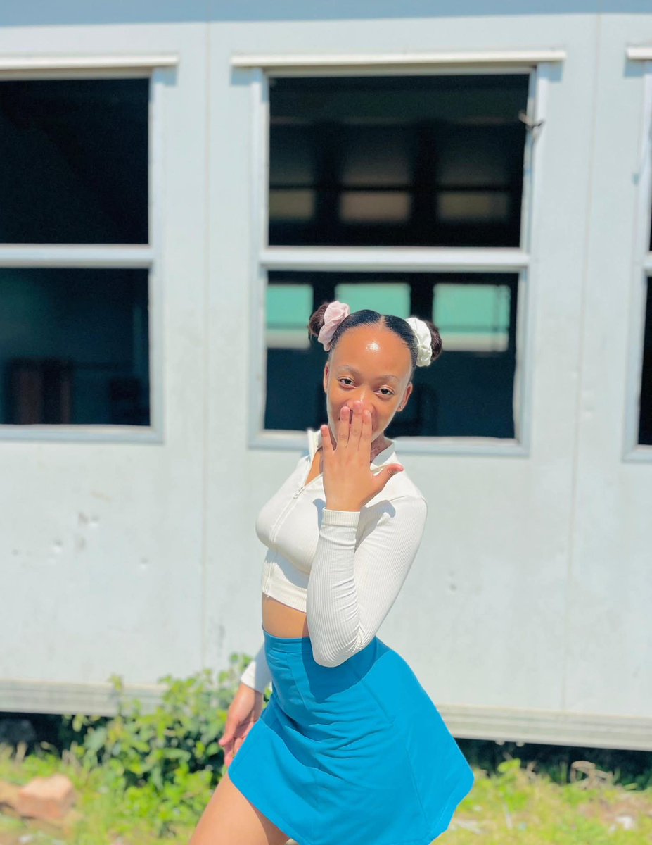 Andile02004's tweet image. #Mzansischool
#MzansiFinests
#Ama2000
#Ama2k
#highschool