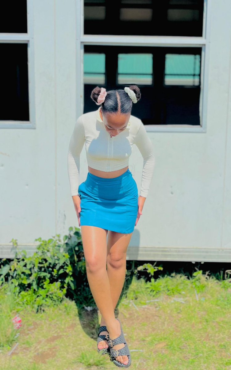 Andile02004's tweet image. #Mzansischool
#MzansiFinests
#Ama2000
#Ama2k
#highschool