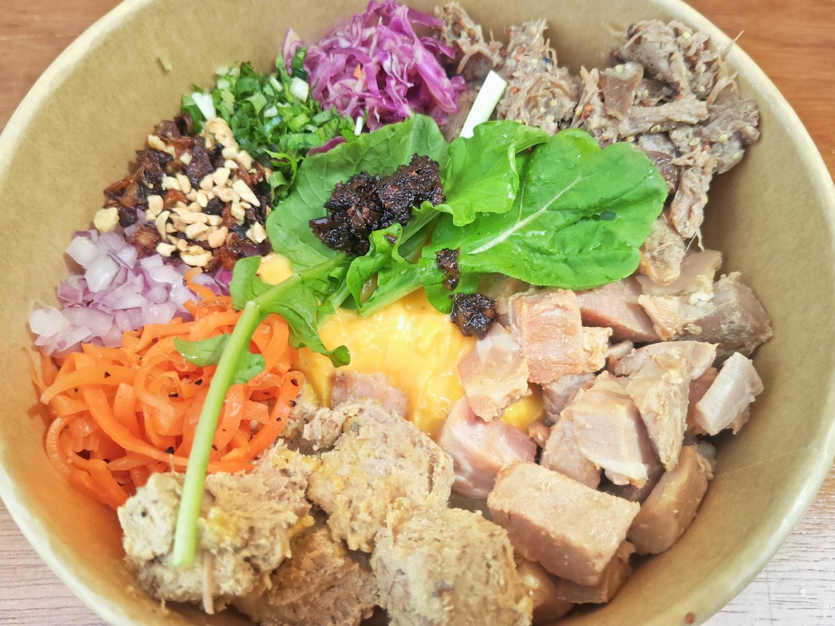 yuipapa1122's tweet photo. 2025年9月28日(日)
本日三軒目・四軒目は家族でスポーツパークフェスに出店している二軒のお店へ🍜🍜
ORIBE『フォアグラトリュフまぜそば(ハイパー)』
���ーメン歩く花『ラーメン』を注文🥰
美味しくいただきました😋
#ORIBE
#ORINBE
#ラーメン歩く花
#豊橋
#岩田運動公園
#スポーツパークフェス https://t.co/yyefV3OEmX
