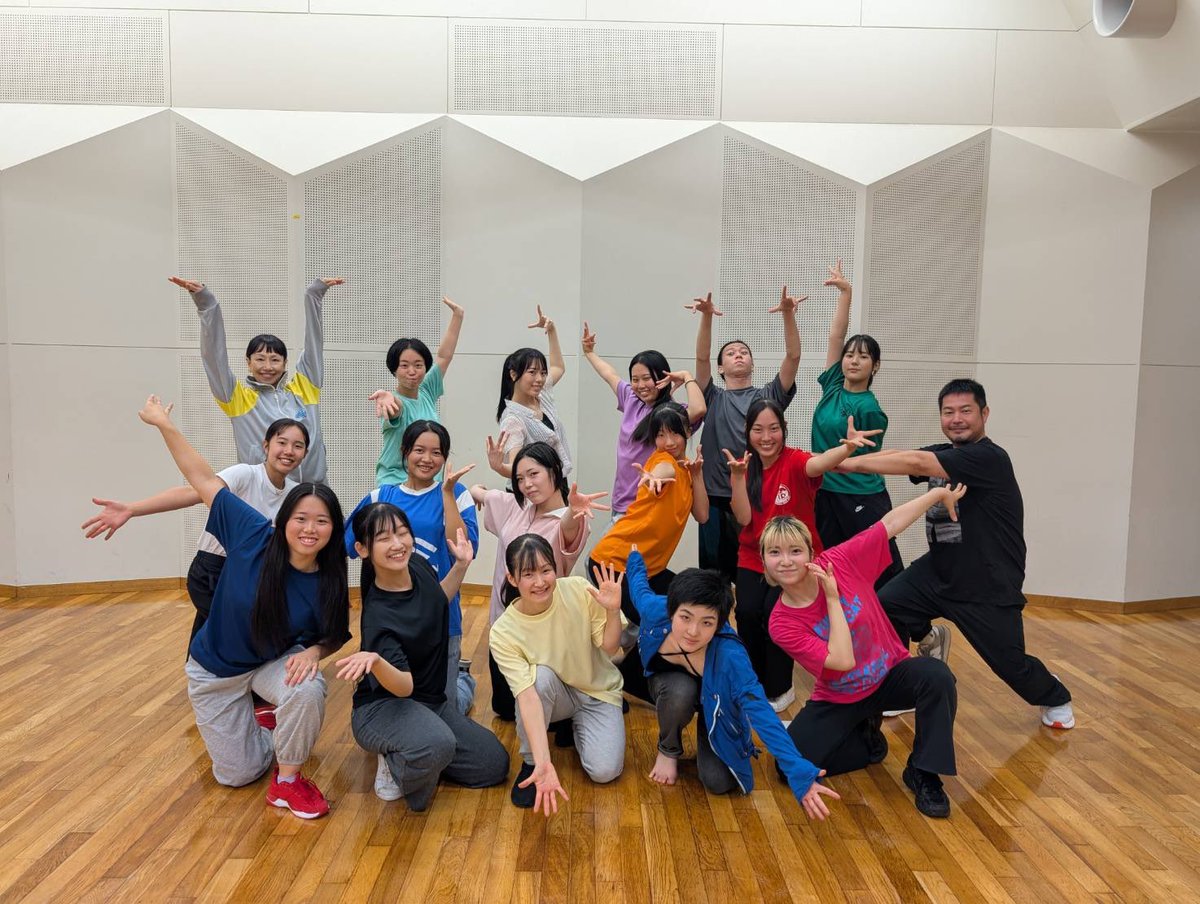 idevian's tweet photo. 【井手茂太ワークショップ情報】
次世代のためのクリエイティブCAMP2025"ゲゲキャン"
クリエイション・ワークショップ
「これはダンス？これもダンス！」

無事にショーイングまで終了しました！
3日間のご参加ありがとうございました！
 #東京芸術劇場 #ゲゲキャン #ダンス #井手茂太 #ワークショップ https://t.co/eknAZYSxfO