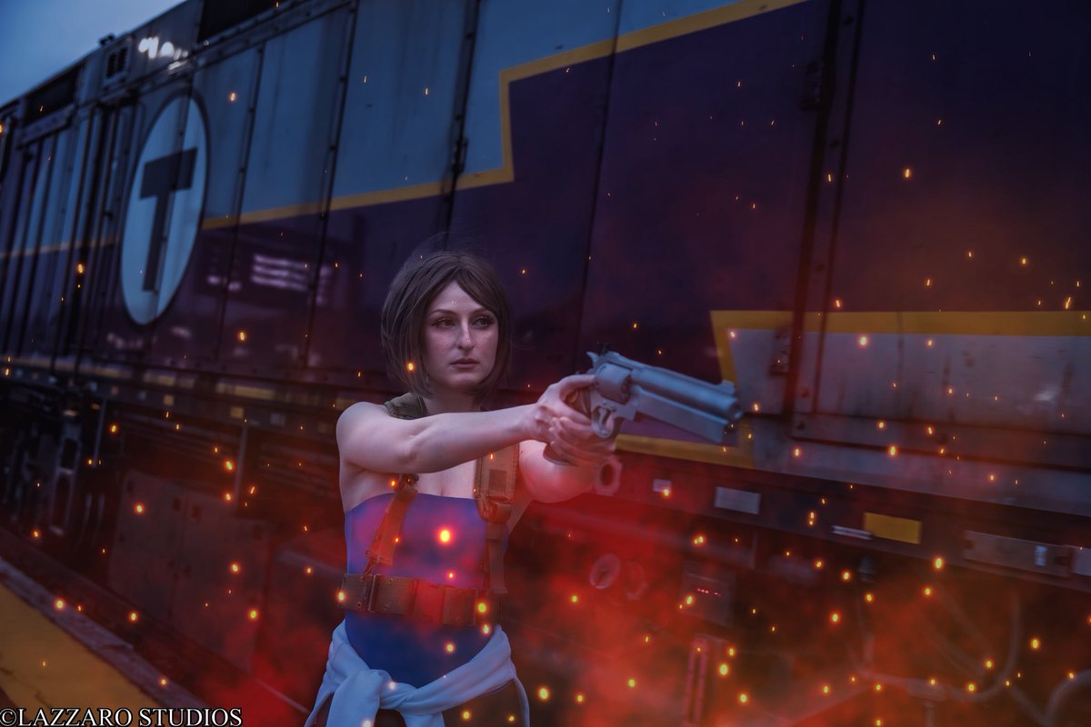 September 28th.
Daylight...

The monsters have
overtaken the city,

Somehow...

I'm still alive...

1st pic: <a href="/Hooded_woman/">Dee 🎮</a> 
2nd pic: <a href="/LatinaOtaku/">Latina Otaku</a> 
3rd pic: <a href="/MsValentine2552/">🪭 MsValentine @ EVO France</a> 
4th pic: <a href="/sailorduckie/">spookyducky</a> 

📸: me

#Lazzarostudios #cosplay #REBHFun #ResidentEvil