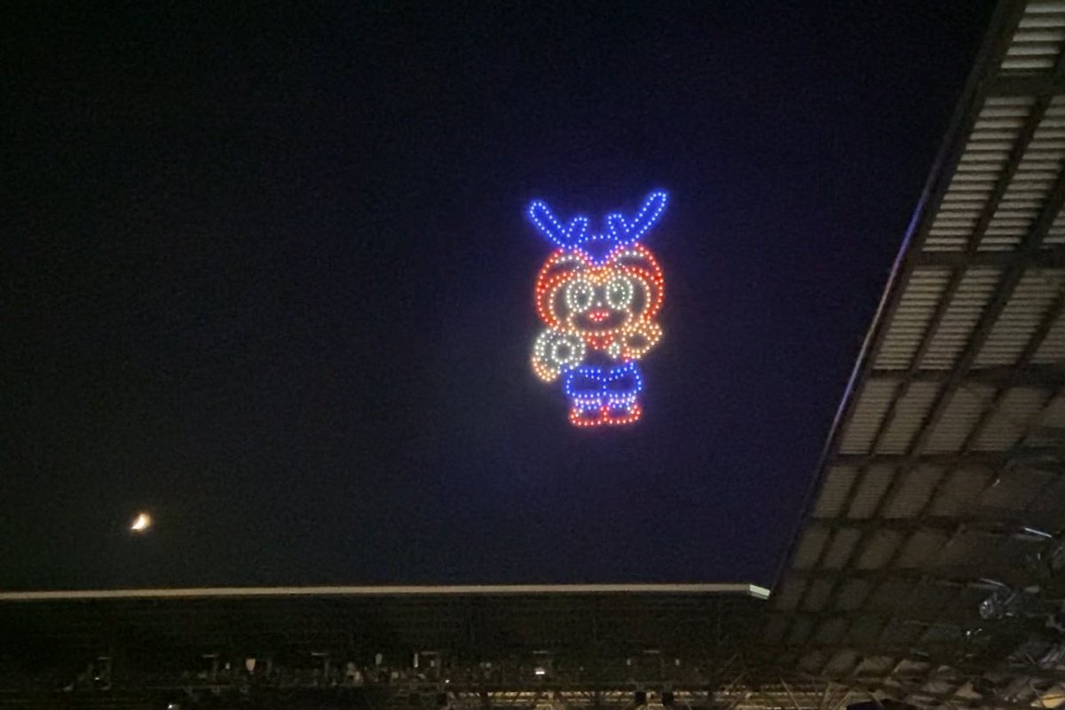 夜空にヴィヴィくん☺️