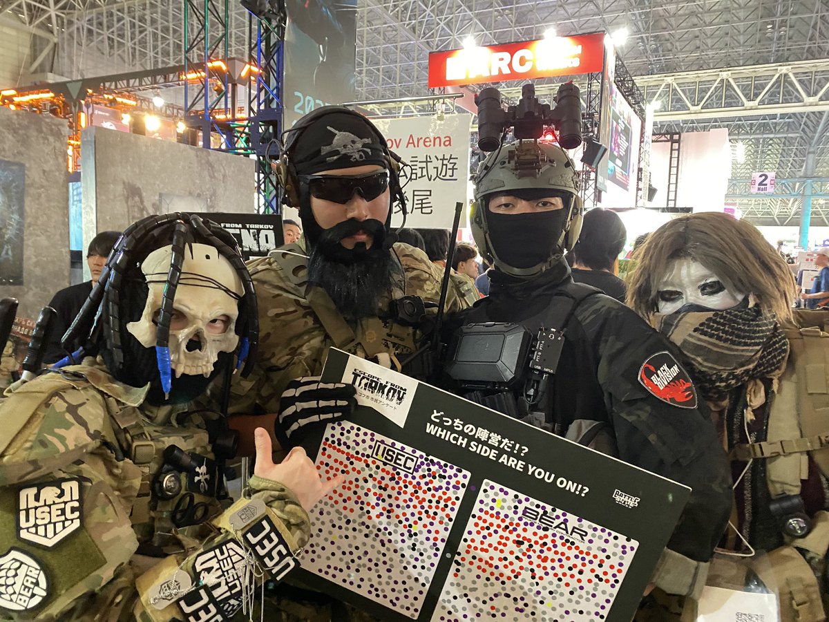 TactecGrandpa's tweet photo. Goonsに囲っていただきました🙏
どっちの陣営だ！？シールは
BlackDivisonなので真ん中に貼りました
#TGS2025 #TarkovTGS2025 
#EscapefromTarkov https://t.co/knd2giruup