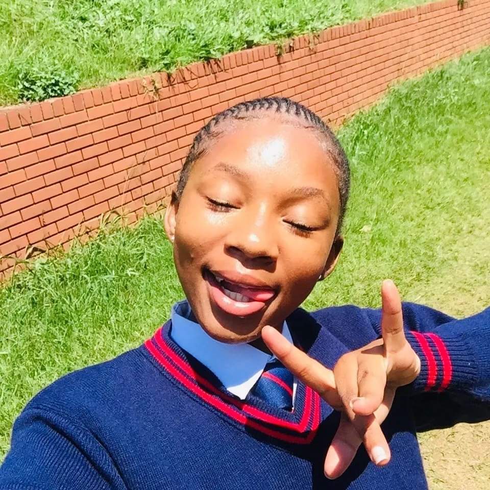 Andile02004's tweet image. #Mzansischool
#MzansiFinests
#Ama2000
#Ama2k
#highschool