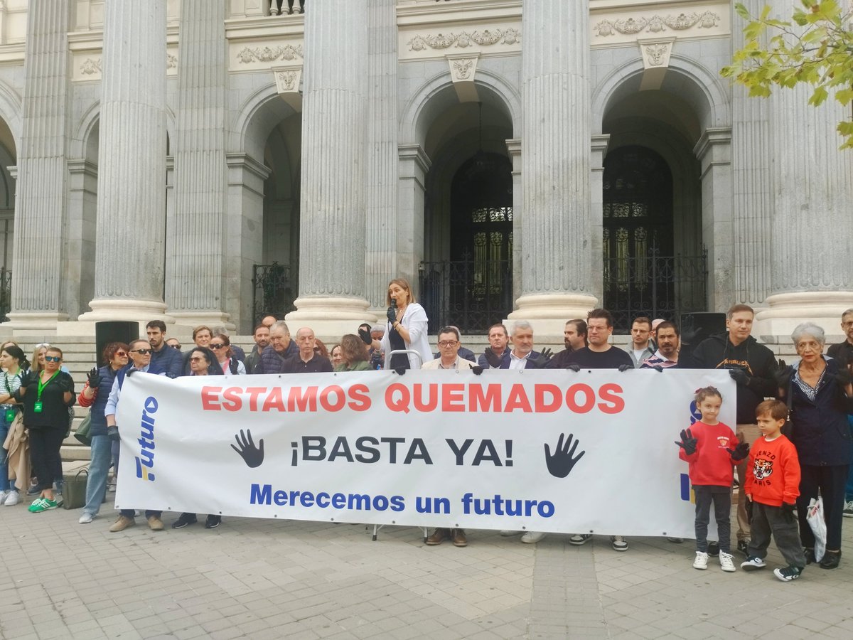 Hoy nos hemos concentrado en la Plaza de la Lealtad en Madrid convocados por la Plataforma #EstamosQuemados para decir que estamos quemados de la clase política que hay a un lado y a otro. Basta Ya!
<a href="/CreeOficial/">Cree Oficial</a> 
<a href="/PartidoFuturo/">Partido Futuro 💛💙🇪🇸🇪🇺</a> 
<a href="/UCINOFICIAL/">UCIN</a>