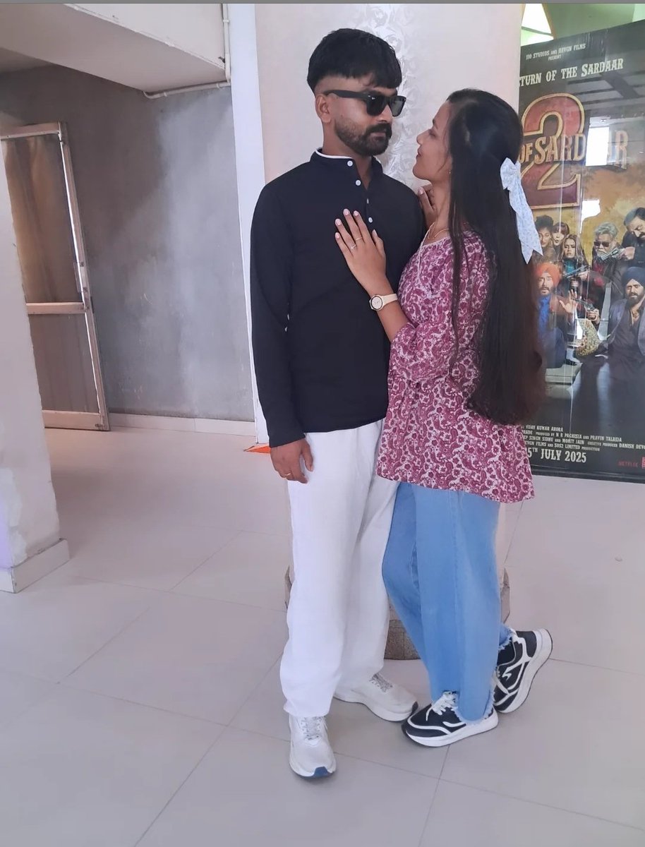 Voice0fUmmah_'s tweet image. मैंने जब इनका वीडियो देखा तभी मुझे शक हुआ कि ये Bhagwa love trap का शिकार तो नहीं, और ये देखो सच है।
लड़की का नाम, जैनब शेख , इसके बाप का नाम, सलमान शेख, इसके बॉयफ्रेंड का नाम, प्रवीण वर्मा है यह कोटा की ही रहने वाली है।
